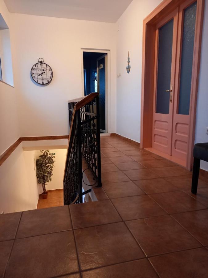 Casa Lui Marc Vila Orşova Exterior foto