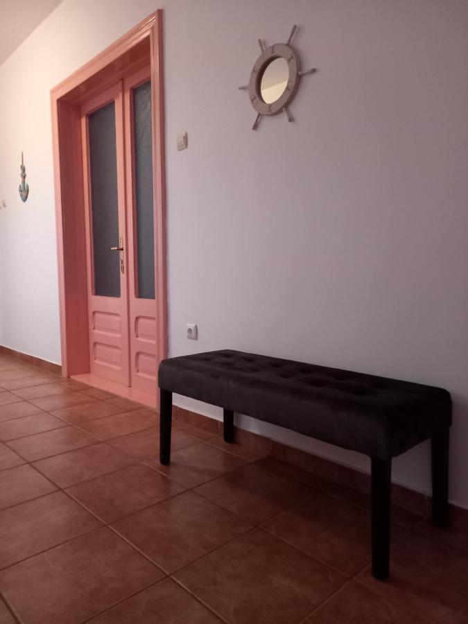 Casa Lui Marc Vila Orşova Exterior foto
